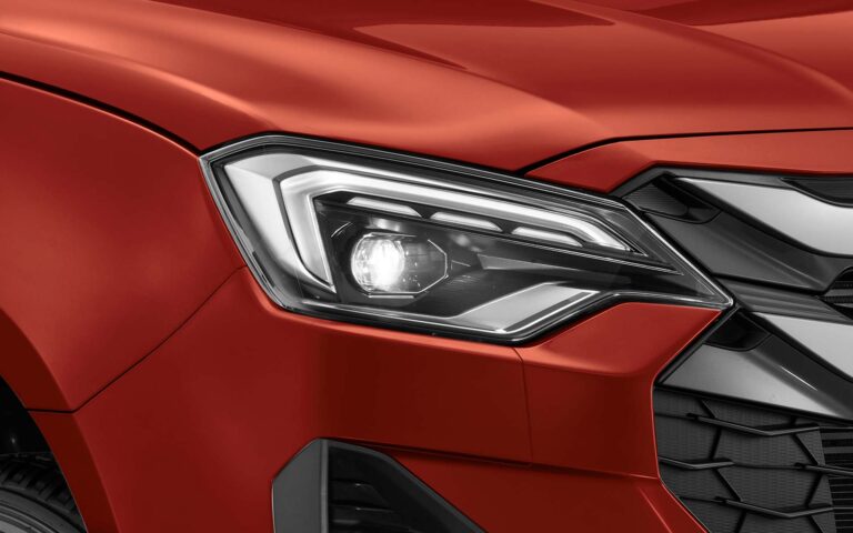 Bi-LED Headlamp_Kiistaton_läsnäolo_1